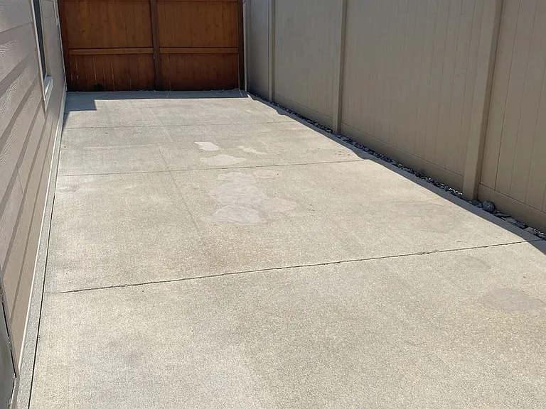 566 Village Dr — Photo 31