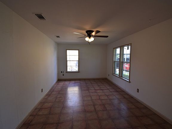 3rd image of 1408 Justice Dr