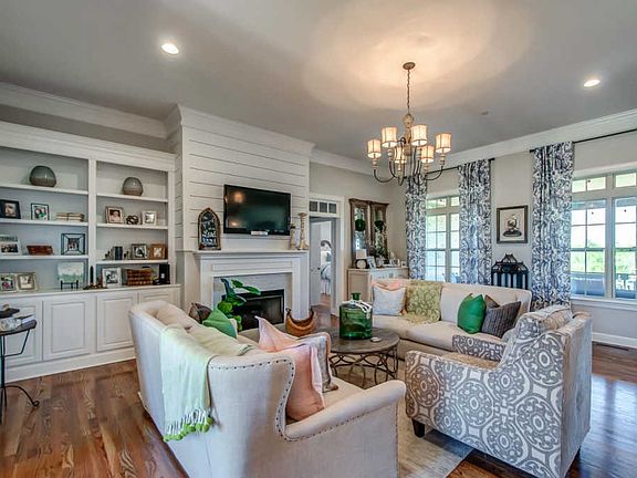 5th image of 1025 Lawson Ln