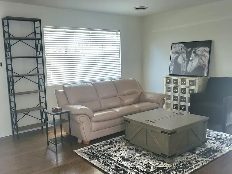 745 Center St — Photo 3