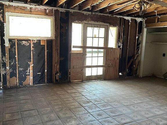 5th image of 204 PAMELA DR