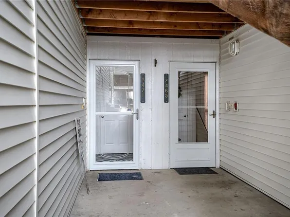 2471 NE 68th St, Kansas City, MO 64118