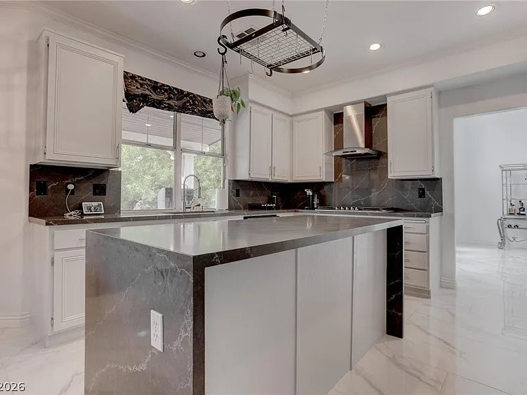 2500 Hacker Dr — Photo 8