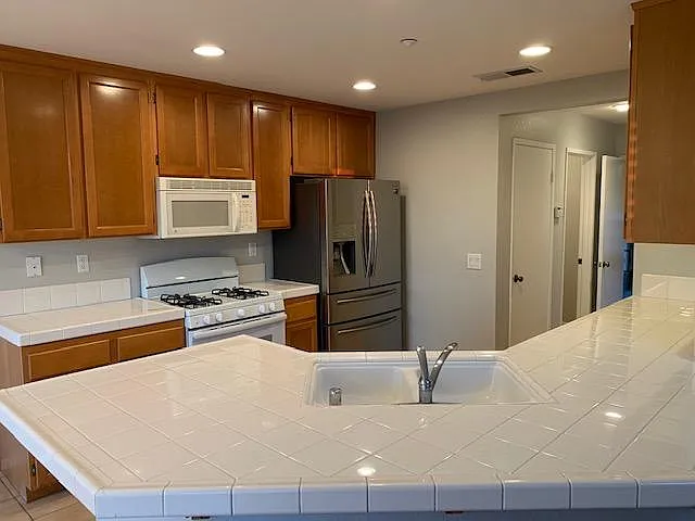 1615 Carriage Cir — Photo 5