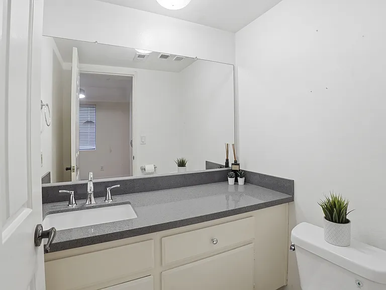 9960 Owensmouth Ave #21 — Photo 21