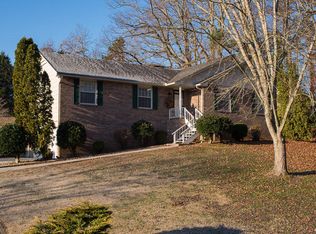 1225 W Court Field Rd, Knoxville, TN 37922