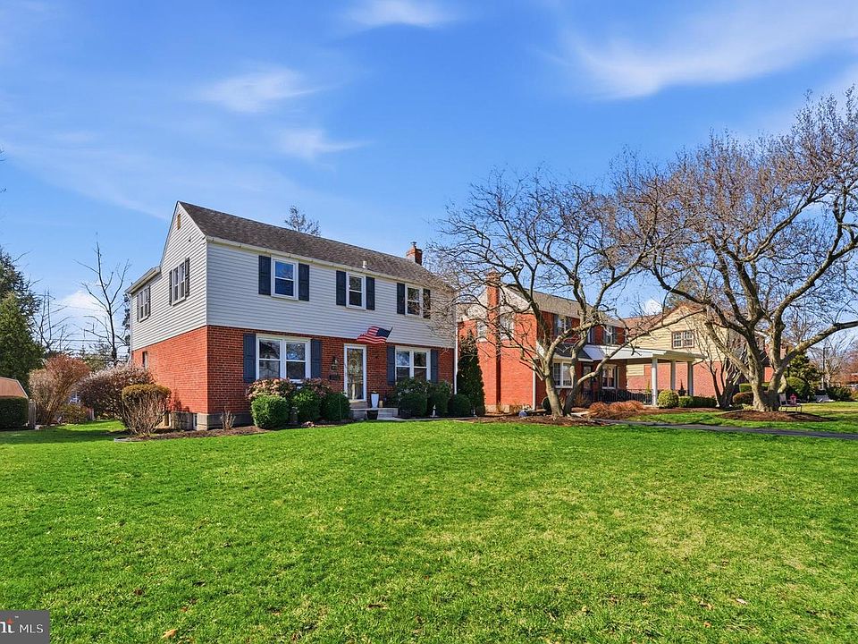 1st image of 402 Twin Oaks Dr
