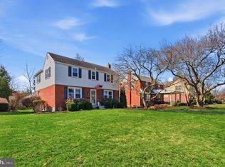 402 Twin Oaks Dr, Havertown, PA 19083