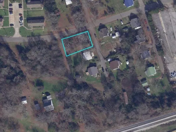 513 Aiken St, Calhoun Falls, SC 29628