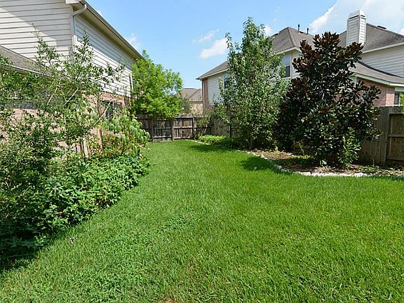 4th image of 381 Henderson Ln