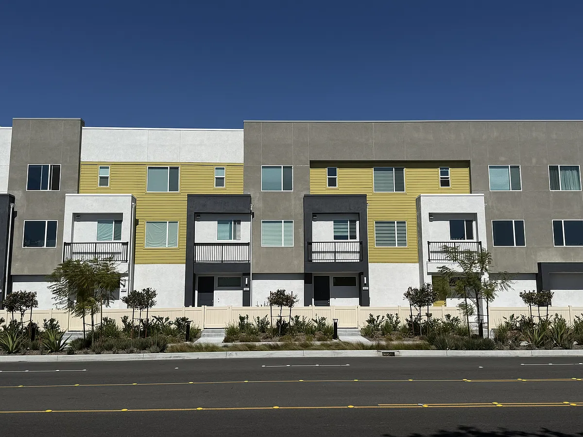 Building Photo - 243 S Sand Palm Dr