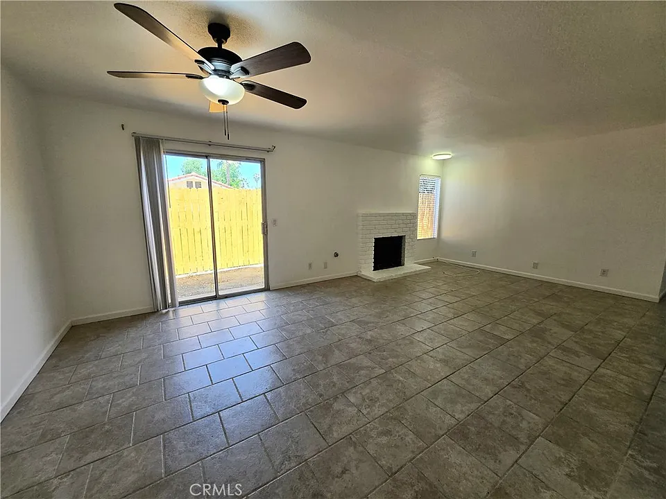 853 Douglas Ct