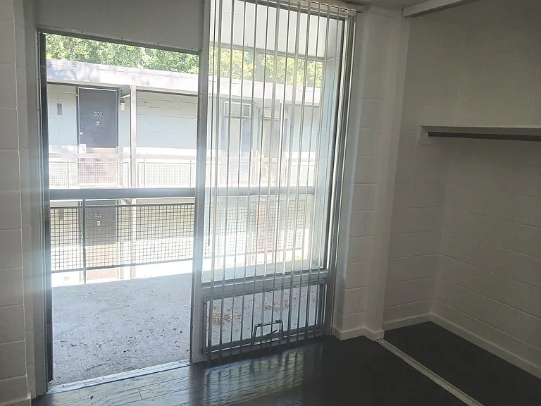 Milan Apartments — Photo 17