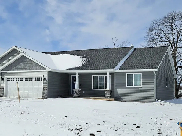 8393 Saint Norbert Dr, Neenah, WI 54956