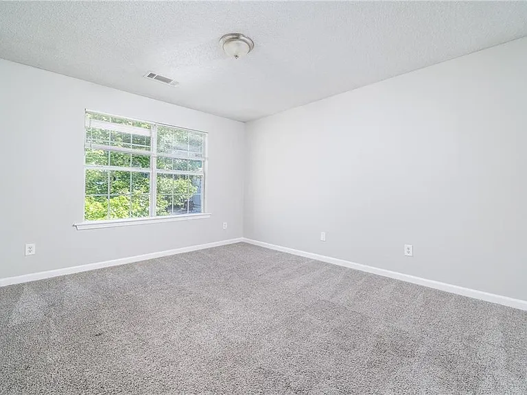 7683 Creekside Ln — Photo 16