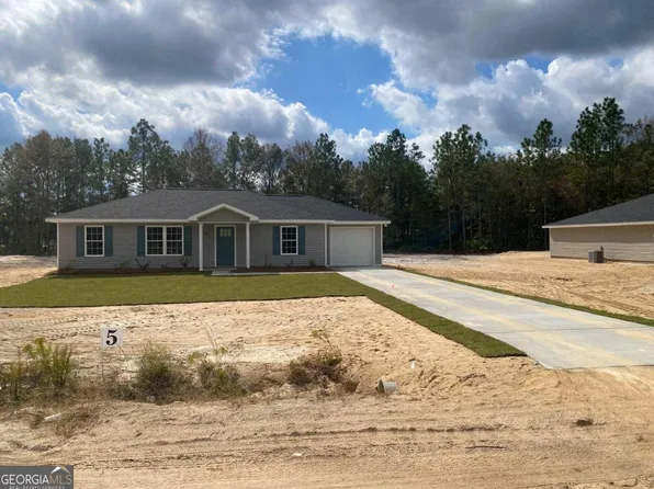 561 Church Cir, Jesup, GA 31545