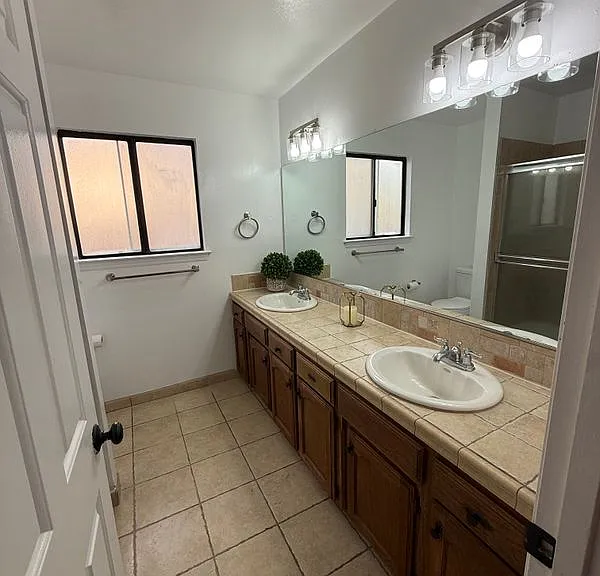 2704 Pinewood Dr — Photo 16