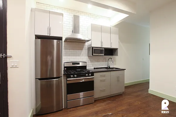 Rented by REZI | media 26