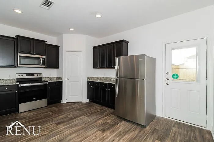 137 Fox Glen Trl — Photo 4
