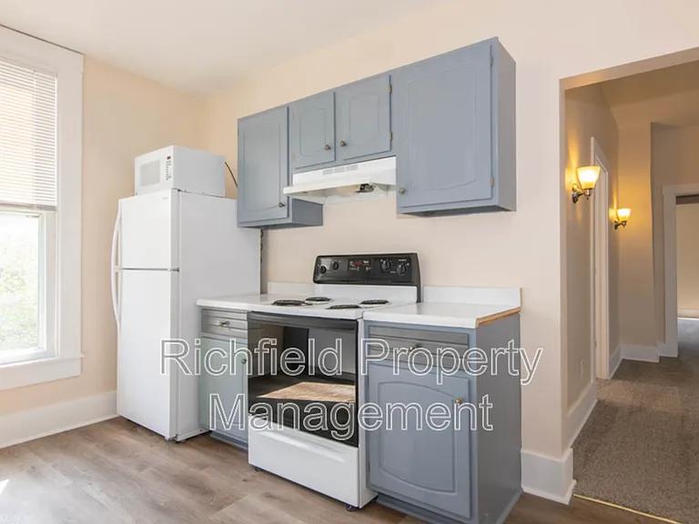 1562 Clinton St — Photo 8