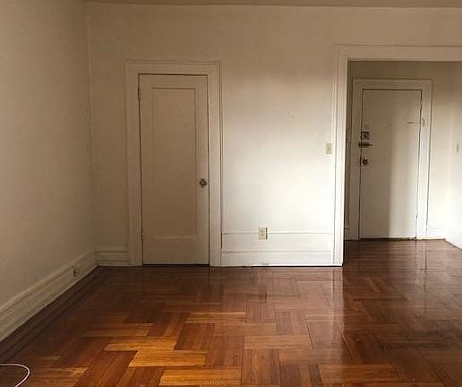 3rd image of 168-170 S Clinton St APT C4
