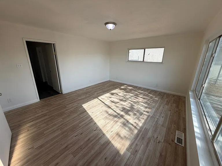 11322 Franklin Blvd — Photo 10