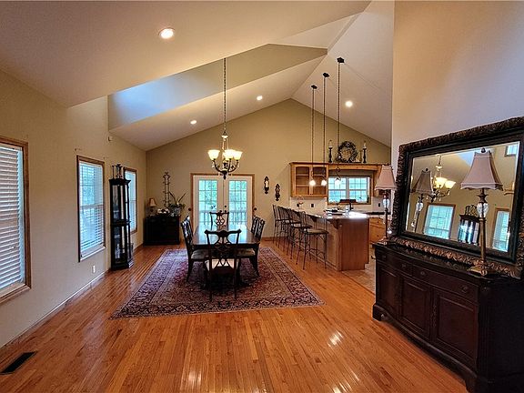 3rd image of 3059 Lee Road 183