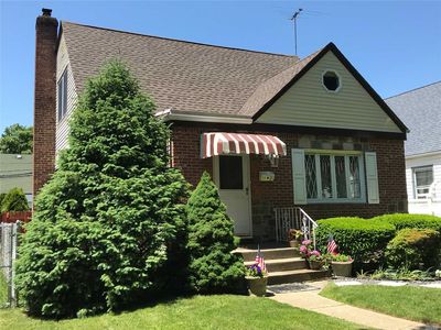 8438 250th St, Bellerose, NY, 11426