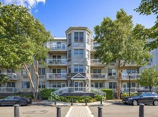 15 Freedom Way, Jersey City, NJ 07305