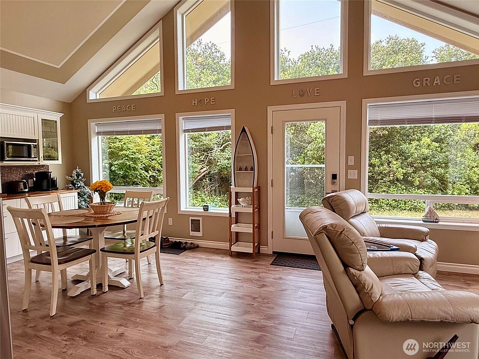 1st image of 206 Wishkah Street