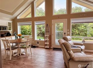 206 Wishkah Ave SW, Ocean Shores, WA 98569