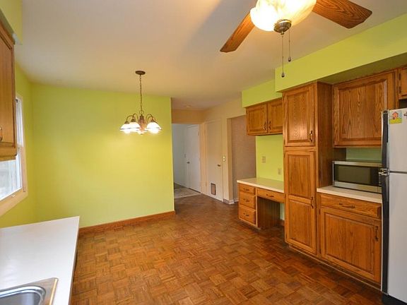 5th image of 2328 Kenilworth Dr