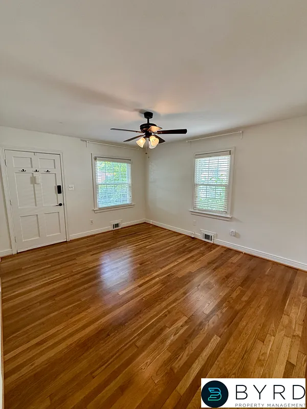3 bed, 1.0 bath, 980 sqft, $2,495 — Photo 2