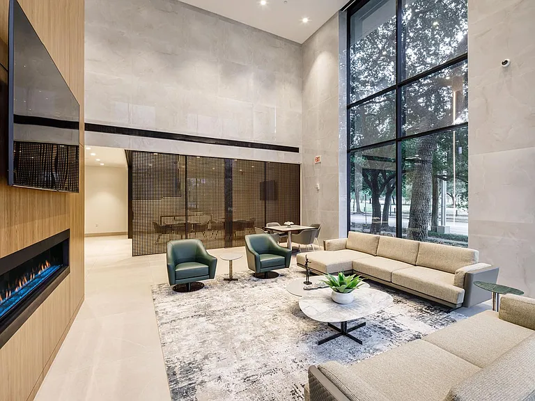 The Parklane — Photo 15