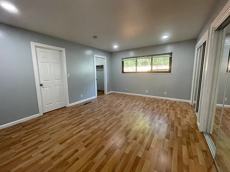 11040 Eastbrook Ave — Photo 15
