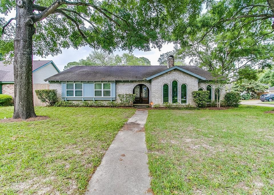 1st image of 2702 Shadowdale Dr