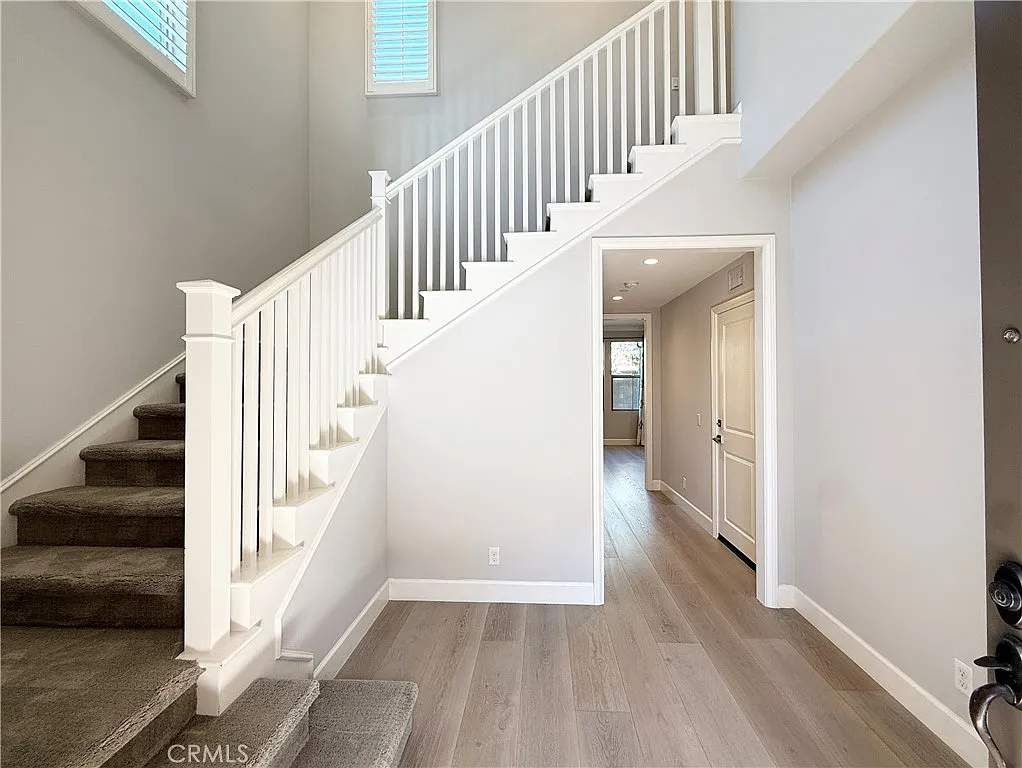 3 bed, 2.5 bath, 1902 sqft, $5,700 — Photo 3