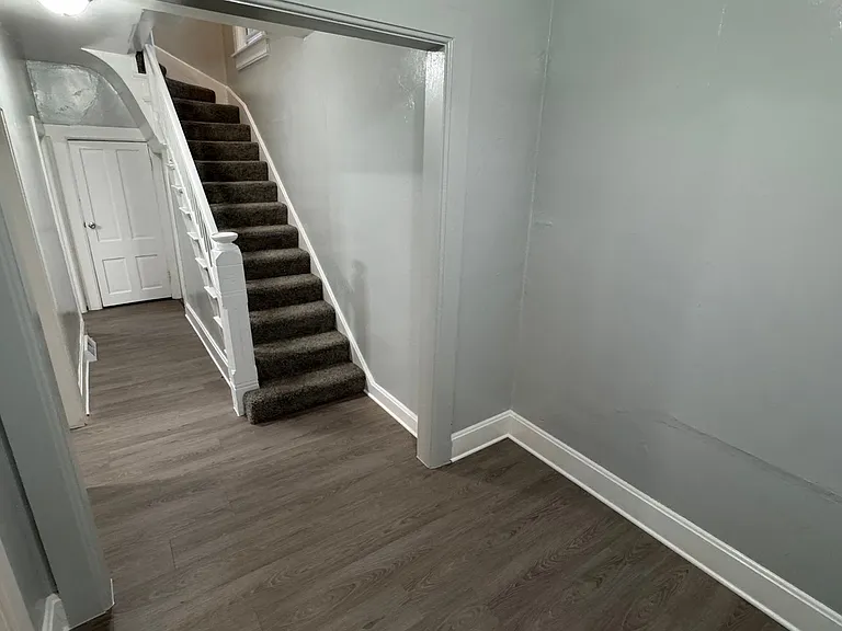 219 W 15th St — Photo 10