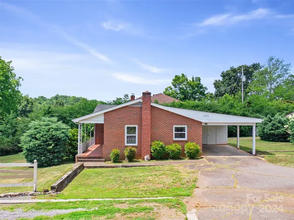 460 Bailey St, Mars Hill, NC 28754