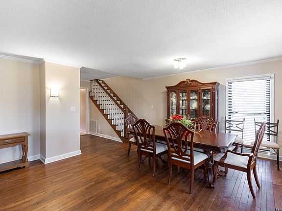 3rd image of 233 Lamplighter Ln