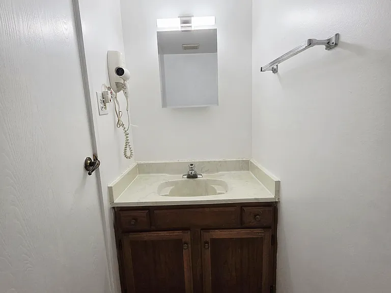 4 Crestview Ln #10 — Photo 13