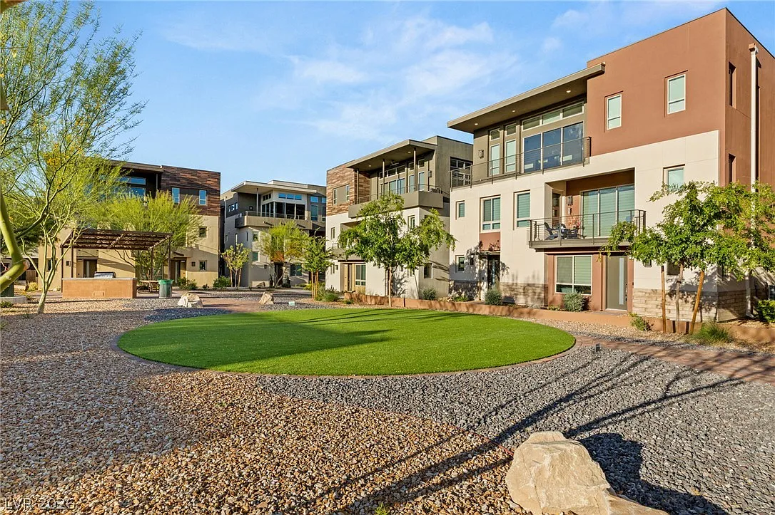 2 bed, 2.5 bath, 2241 sqft, $3,795 — Photo 4