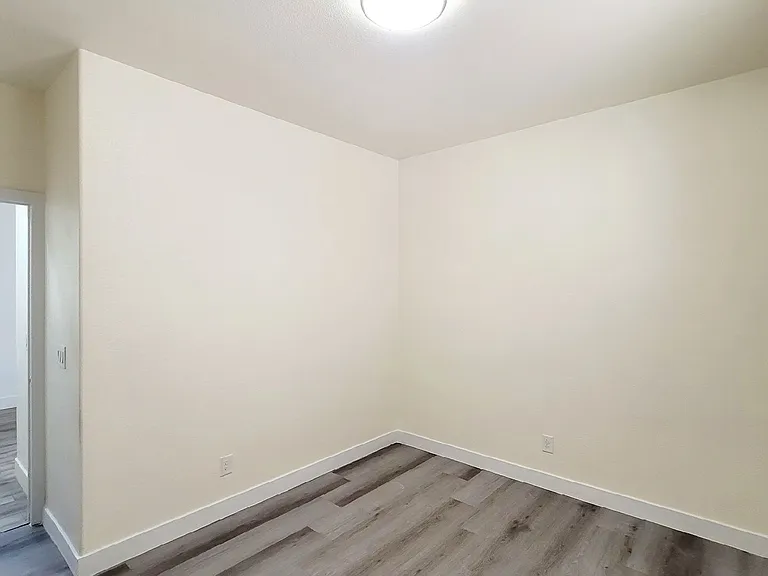 8518 Genesee Ct — Photo 10