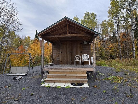 3rd image of 1137 Caribou Road