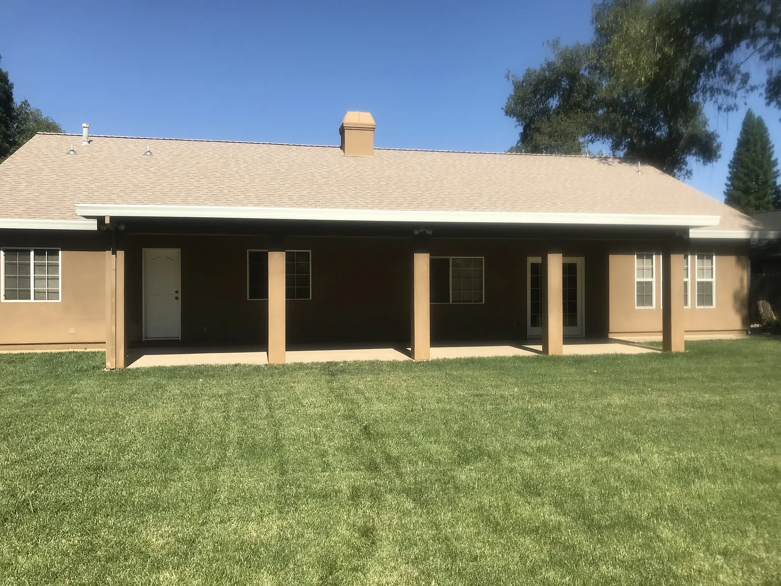 3 bed, 2552 sqft, $2,800 — Photo 2