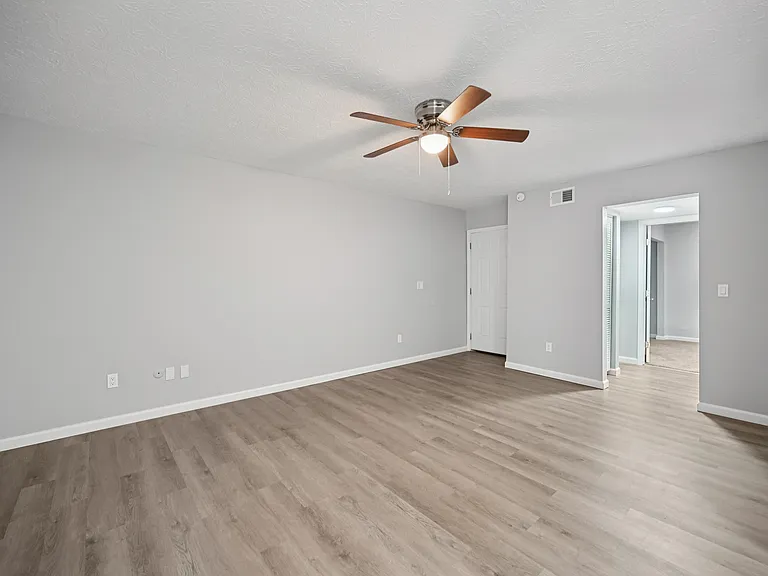 Virginia Creek Apartments — Photo 14