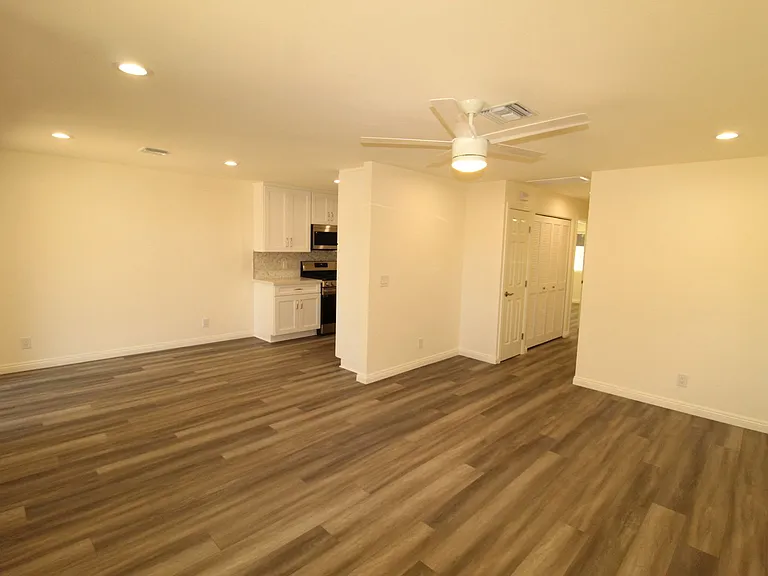 577 Thoreau Ln — Photo 3