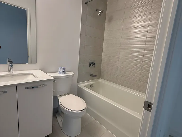 75 James St S #623 — Photo 10