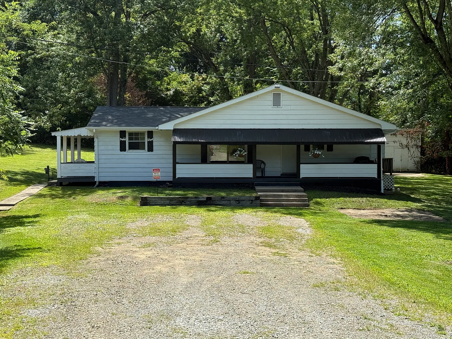 3 bed, 1664 sqft, $1,500 — Photo 1