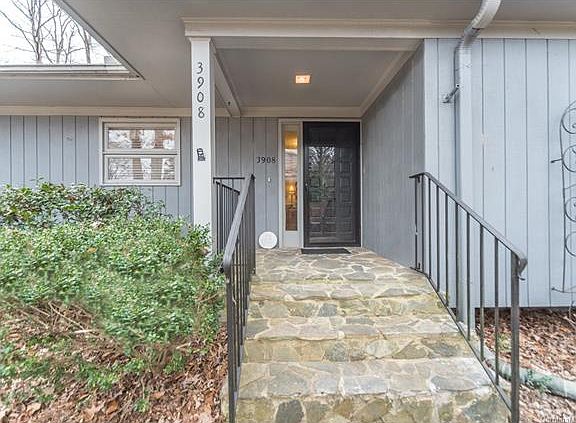 3rd image of 3908 Sherwood Cir
